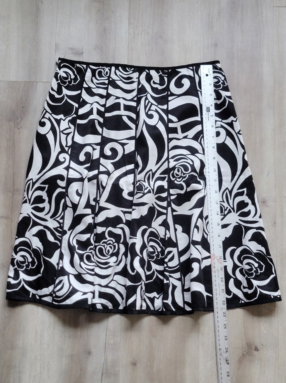 Womens Black and White Floral Skirt